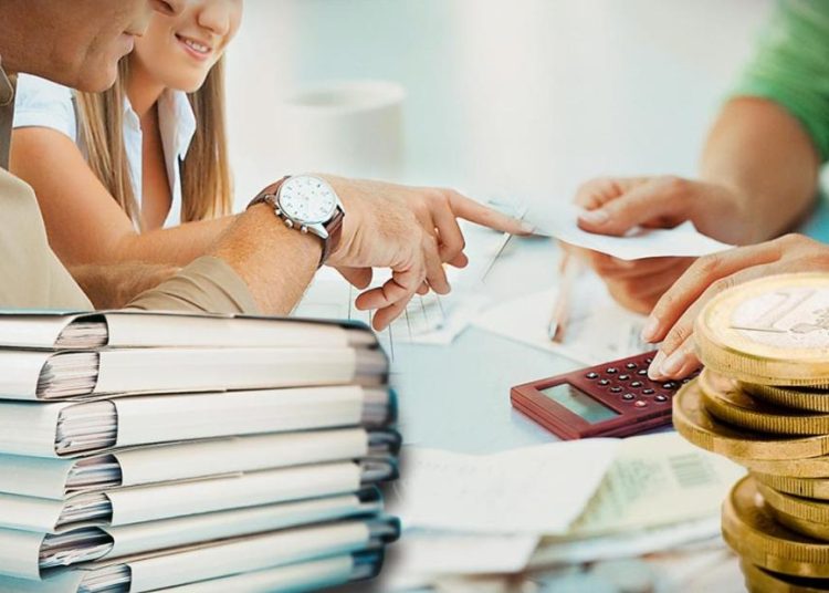 Ανατροπές για υπαλλήλους, επιχειρήσεις και μητέρες με το «μίνι ασφαλιστικό»