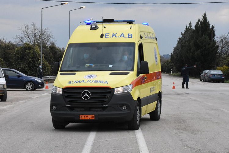 Λεχαινά: Τροχαίο με μία σοβαρά τραυματία και δύο ελαφρότερα