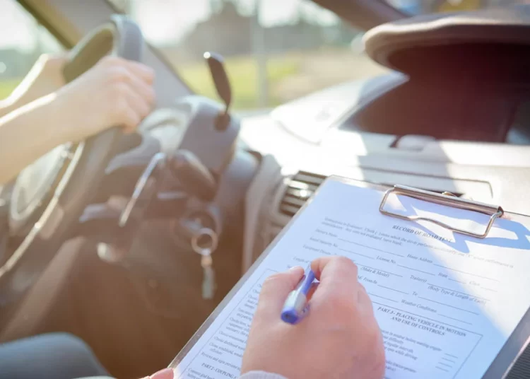 Συμμορία έβγαζε άδειες οδήγησης με ταρίφα 2.000 ευρώ σε οδηγούς που θα κόβονταν