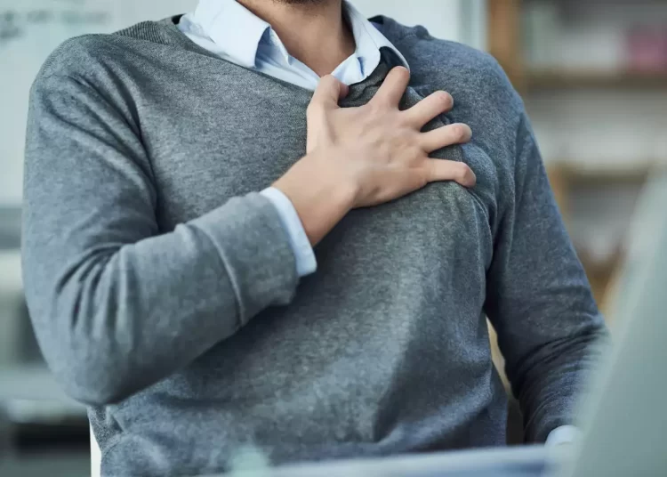 Καρδιακά προβλήματα: 5 σημάδια που δεν πίστευες ότι σε προειδοποιούν