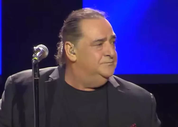 Βασίλης Καρράς: Στο χειρουργείο λόγω σοβαρού προβλήματος υγείας