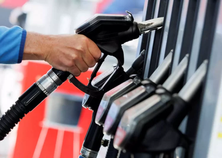 Πετρέλαιο: Μεγάλη «βουτιά» στις τιμές – Πέφτει το diesel κίνησης στην αντλία, ανεβαίνει η βενζίνη