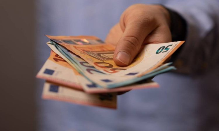 Επιταγή ακρίβειας: Ποιοι οι δικαιούχοι και τα ποσά – Πότε καταβάλλεται