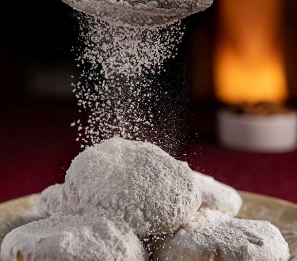 Αφράτοι κουραμπιέδες αμυγδάλου με αμαρέτο