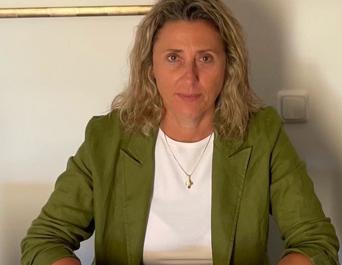 Νίκη Κοκκαλιάρη: Η πανδημία έσπρωξε κάτω από το χαλί τις πραγματικές επιδιώξεις της κυβέρνησης για το ΕΣΥ.