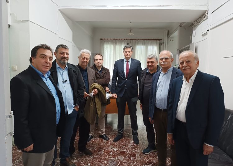 Παράσταση διαμαρτυρίας στο Υπουργείο Υγείας για την κατάσταση στο Νοσοκομείο Πύργου