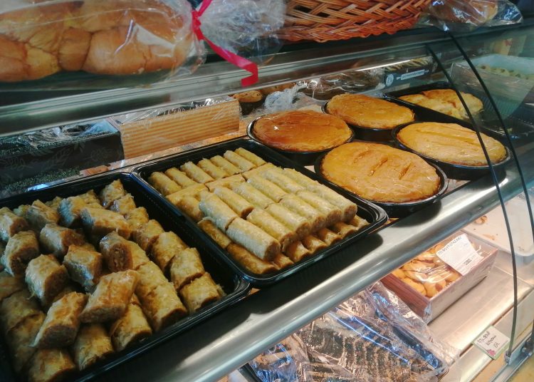 ΠΥΡΓΟΣ: Χριστουγεννιάτικα γλυκά, νόστιμο ψωμί, και όλοι οι καφέδες από το κατάστημα “ΨΩΜΑΣ”