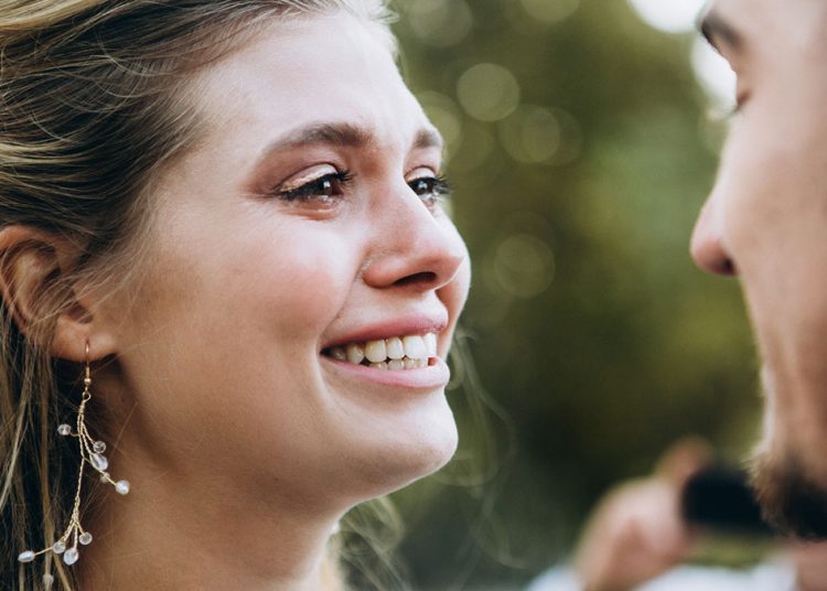 Δάκρυα χαράς: Γιατί κλαίμε σε ευτυχισμένες στιγμές