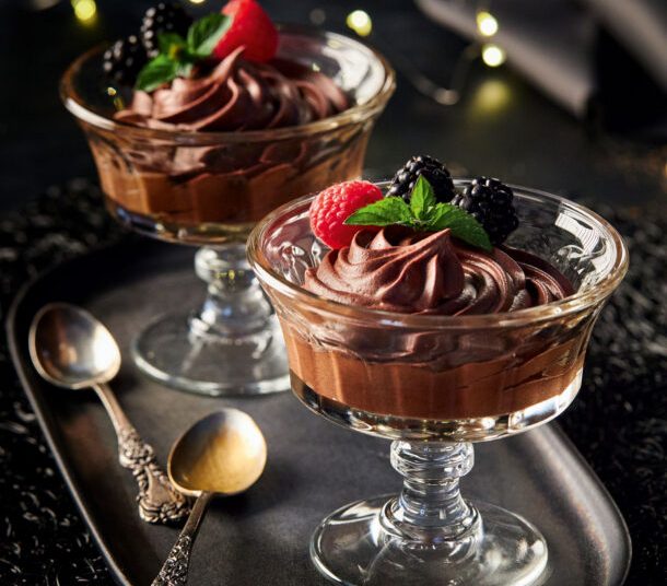 Μους σοκολάτας με φρούτα του δάσους