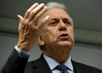 Αβραμόπουλος: Τι δηλώνει για τη συμμετοχή του στην ΜΚΟ του Αντόνιο Παντζέρι