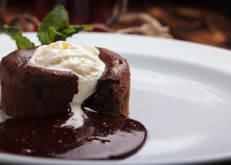 Σουφλέ σοκολάτας, έτοιμο σε 20 λεπτά -Κολασμένο και λαχταριστό