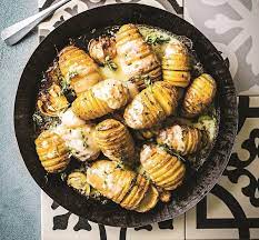 Πατάτες φούρνου: 8 συνταγές για το γιορτινό τραπέζι