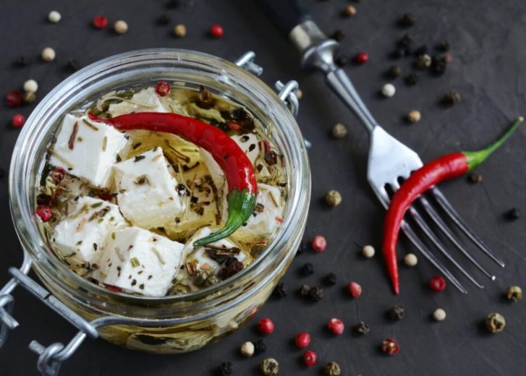 Αυτό είναι το μυστικό για να διατηρήσεις τη φέτα για μήνες!