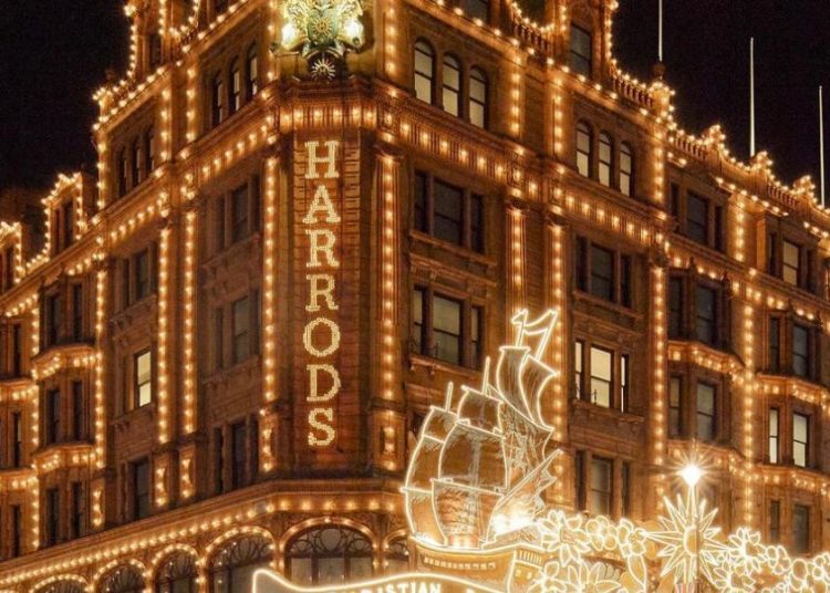 Μια βόλτα στις πολυτελείς χριστουγεννιάτικες βιτρίνες του κόσμου -Λονδίνο, Παρίσι, Νέα Υόρκη