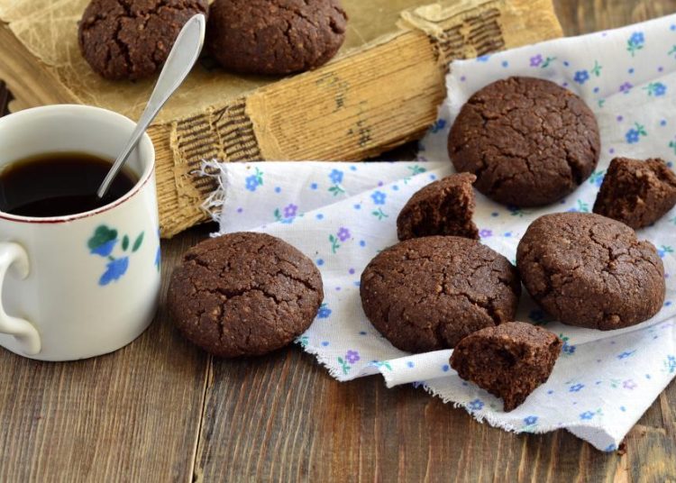 Nηστίσιμα σοκολατένια κουλουράκια με 3 υλικά -Τέλεια για τις λιγούρες