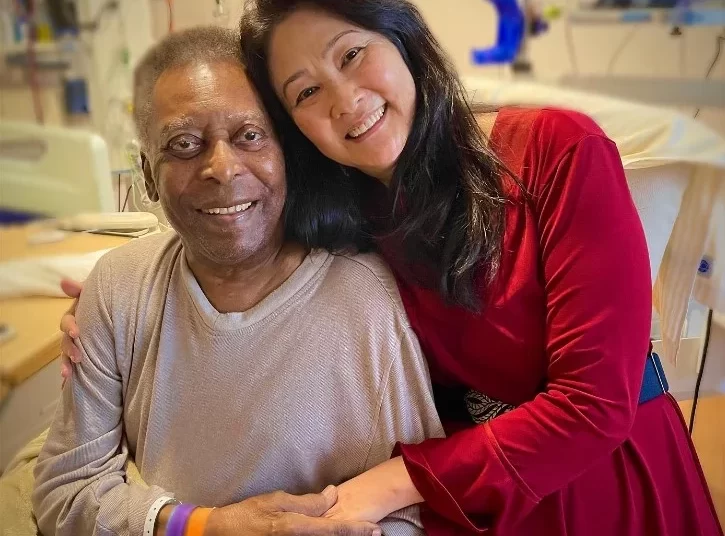 Πελέ: Ποια είναι η τρίτη σύζυγός του που στέκεται «βράχος» στο πλευρό του -Γνωρίστηκαν το ’80, παντρεύτηκαν 36 χρόνια μετά