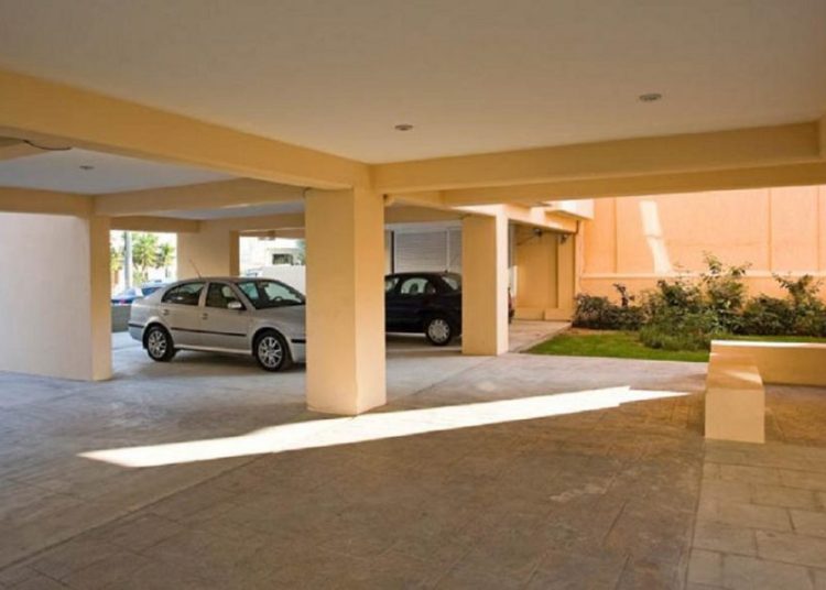 Αλλάζουν όλα για τις θέσεις πάρκινγκ στις πιλοτές: Η τροπολογία που ετοιμάζει η κυβέρνηση