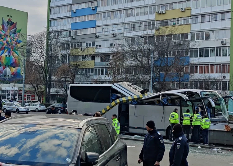 Ρουμανία: Ένας άνδρας νεκρός, μία γυναίκα 30 ετών διασωληνωμένη από το τροχαίο με Έλληνες