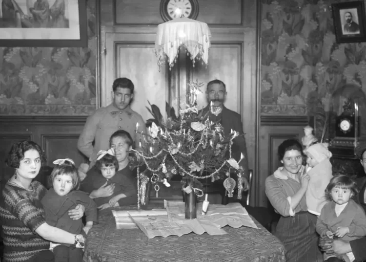 Το πρώτο δέντρο με λαμπάκια πριν από 140 χρόνια – Πώς ο Τόμας Έντισον «δημιούργησε» τα Χριστούγεννα