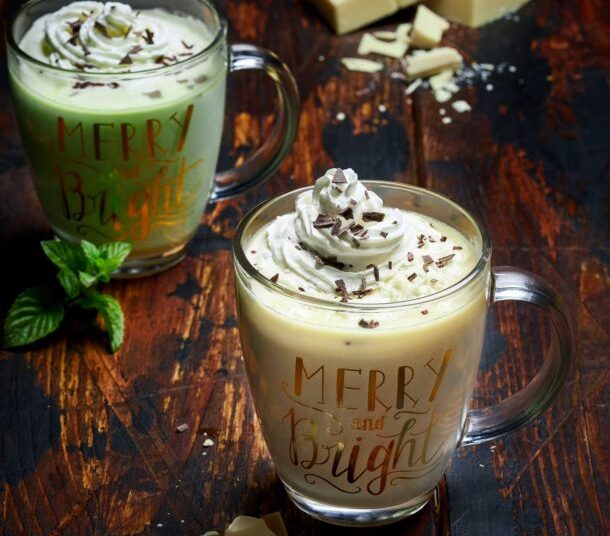 Χριστουγεννιάτικη λευκή σοκολάτα με δυο τρόπους