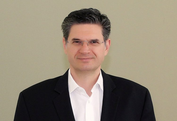 Ευχές για τα Χριστούγεννα από τον Διονύση Καλαματιανό