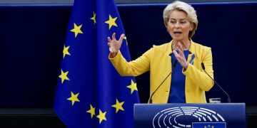 «Βρέχει» ευρώ στις Βρυξέλλες, με αυξήσεις μισθών – Πάνω από €1.000 την ημέρα για τη Φον ντερ Λάιεν