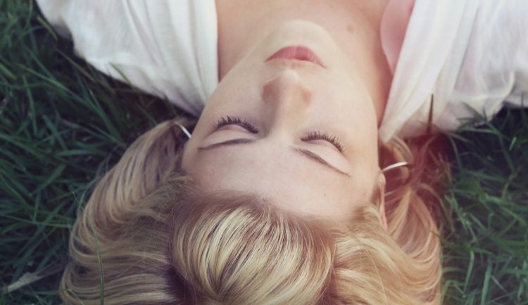 Aυτή είναι η χειρότερη στάση ύπνου για την υγεία σας