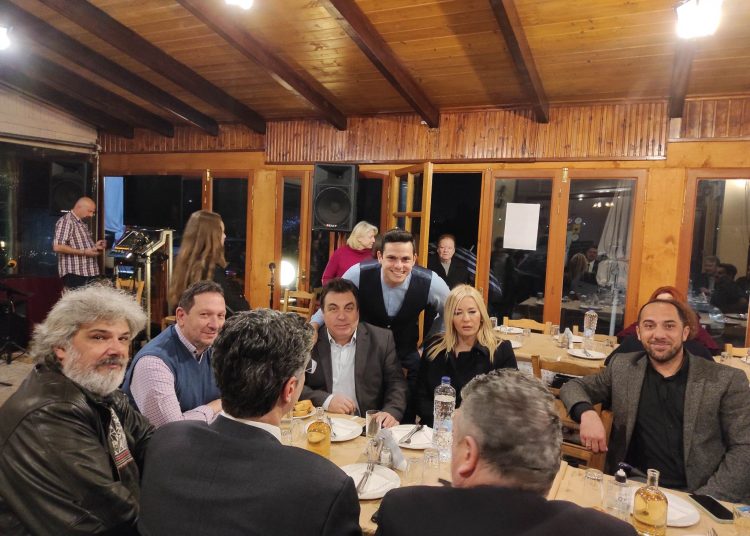 Σύλλογος Νέων Καταραχίου: Εκοψαν την πρωτοχρονιάτικη πίτα τους