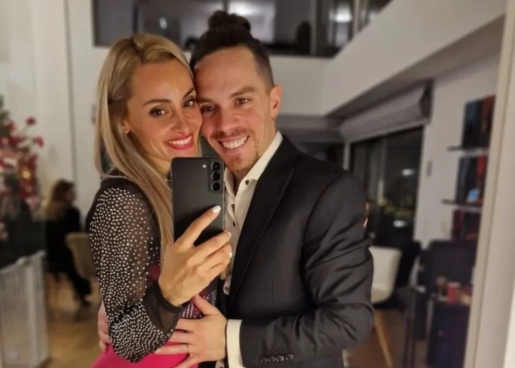 Λευτέρης Πετρούνιας: Αγνώριστος, έδειξε τις μπούκλες του