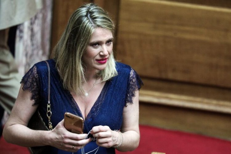 Πολάκης: Η Άννα Ευθυμίου έκανε «δουλειές» με το δημόσιο