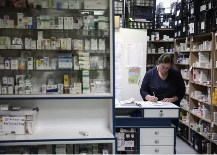 Αυξάνονται οι τιμές σε 1300 φθηνά φάρμακα το επόμενο διάστημα: Για ποια πρόκειται – Πότε θα βάζουν το χέρι στην τσέπη οι ασθενείς