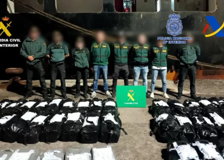 Μυστήριο με πλοίο στην Τενερίφη – Βρέθηκαν ναρκωτικά, ανήκει σε ελληνική εταιρεία-«φάντασμα»