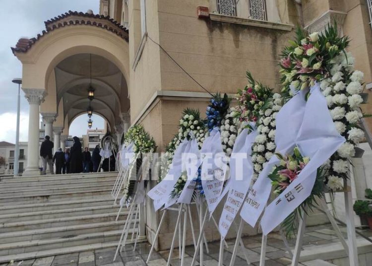 Πάτρα: Σε κλίμα οδύνης η κηδεία του Παναγιώτη Τζένου- Παρών και ο Βαγγέλης Μαρινάκης