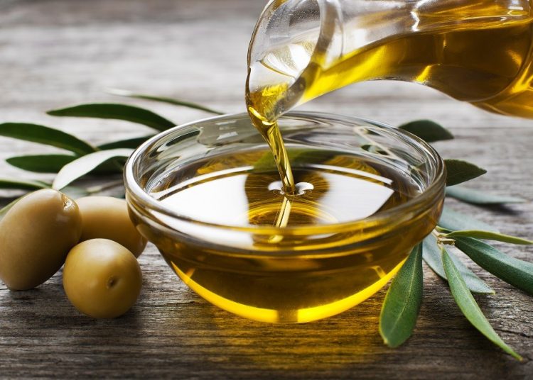 Ελαιόλαδο: Με τιμές γύρω στα 5 ευρώ “έφυγε” το 2022
