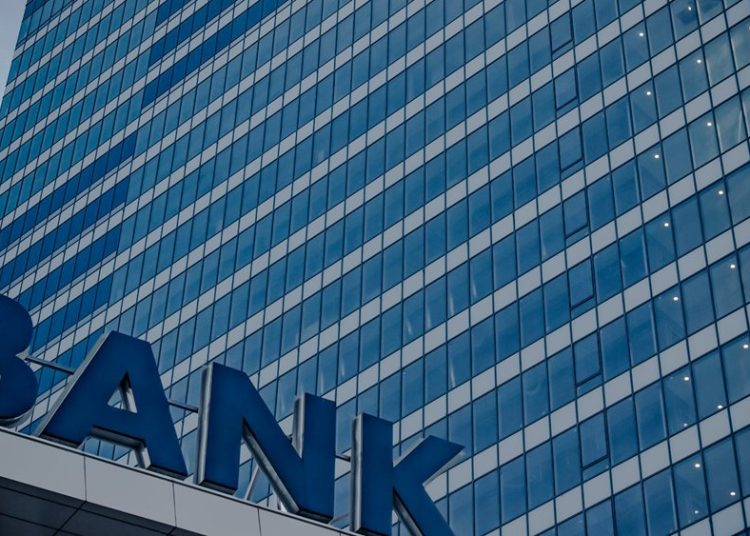 Χρεώσεις-φωτιά των τραπεζών για συναλλαγές στο γκισέ