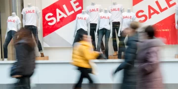 Αρχίζουν Δευτέρα οι χειμερινές εκπτώσεις: Ποια Κυριακή θα είναι ανοιχτά