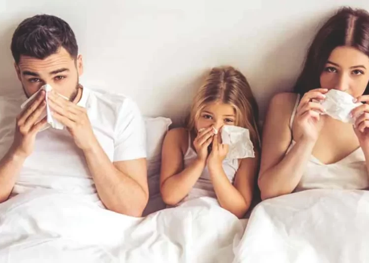 Θερίζουν οι ιώσεις, αναμένεται κορύφωση τον Φεβρουάριο – Γιατί ανησυχούν οι ειδικοί για τη νέα μετάλλαξη του κορωνοϊού