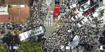 Τελευταίο «αντίο» στον Πελέ -Πλήθος κόσμου στους δρόμους για να αποχαιρετίσει τον «βασιλιά»