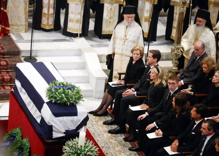 Κηδεία τέως βασιλιά Κωνσταντίνου: Βασιλείς και επίσημοι προσκεκλημένοι στη Μητρόπολη Αθηνών