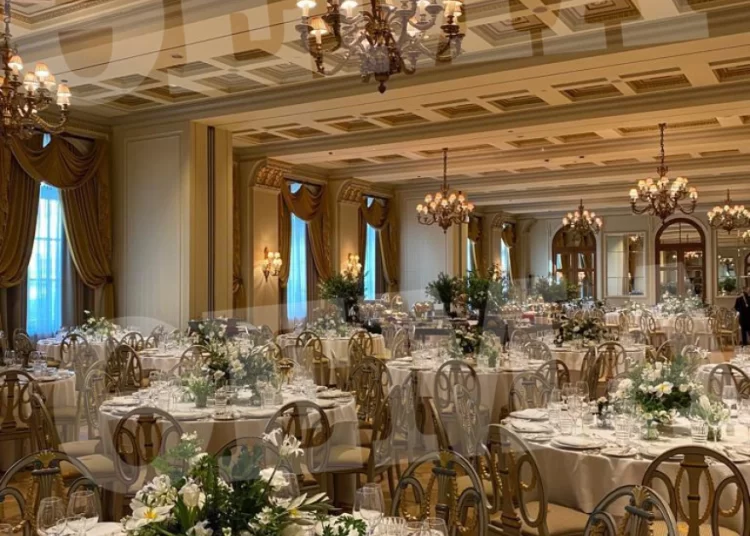 Τέως Βασιλιάς Κωνσταντίνος: Το στολισμένο Ballroom στη «Μεγάλη Βρεταννία» που φιλοξενεί το γεύμα