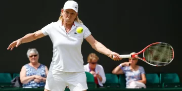 Διαγνώστηκε με καρκίνο σε λαιμό και στο στήθος η θρυλική Ναβρατίλοβα