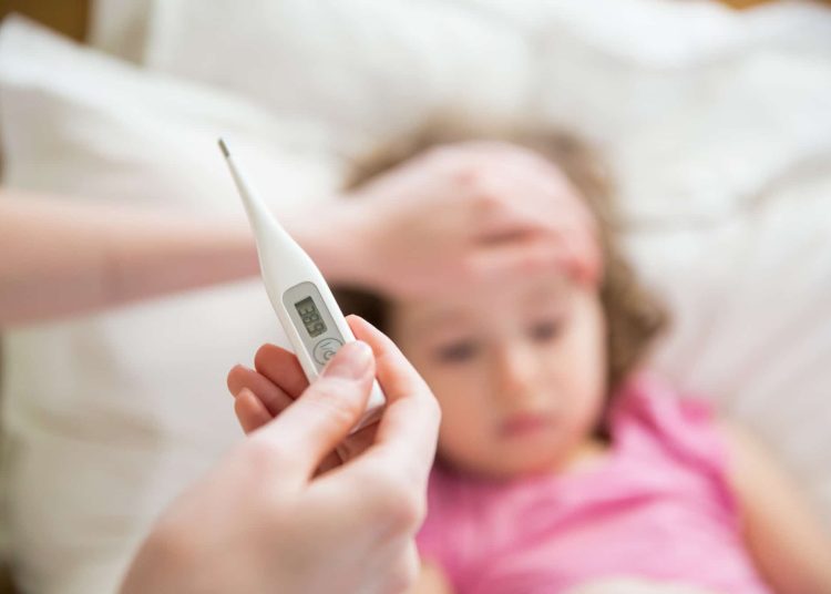 Ελληνική Παιδιατρική Εταιρεία: Τι να κάνετε όταν το παιδί έχει υψηλό πυρετό