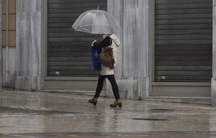 Δευτέρα με βροχές στη Δ. Ελλάδα, πού θα χιονίσει