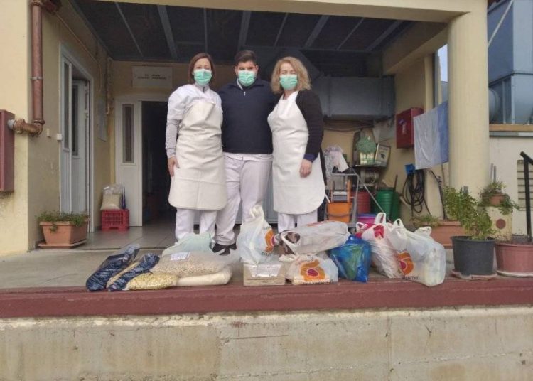 Τα μέλη του Δ.Σ, του Πολιτιστικού Συλλόγου Τραπεζικών Ν.Ηλείας, επισκέφτηκαν,το Άσυλο Ανιάτων ”Ν.Βασιλειάς”