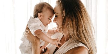 Το παυσίπονο άγγιγμα που ηρεμεί τα παιδιά