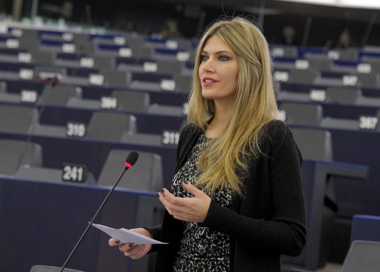 Εύα Καϊλή: «Προωθούσε ξεκάθαρα το Κατάρ» – Γαλλίδα ευρωβουλευτής την «καρφώνει» για το Qatar Gate
