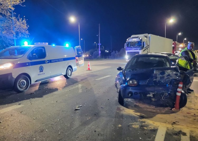 Σαβάλια: Συγκλονιστικές εικόνες από τροχαίο μέσα στη νύχτα-Δυο τραυματίες