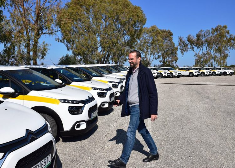 Είκοσι νέα οχήματα για τις υπηρεσιακές ανάγκες της Περιφέρειας