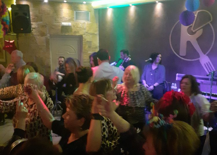 Με μεγάλη επιτυχία και πάλι ο Αποκριάτικος χορός του Ορειβατικού Συλλόγου Πύργου (φωτο)