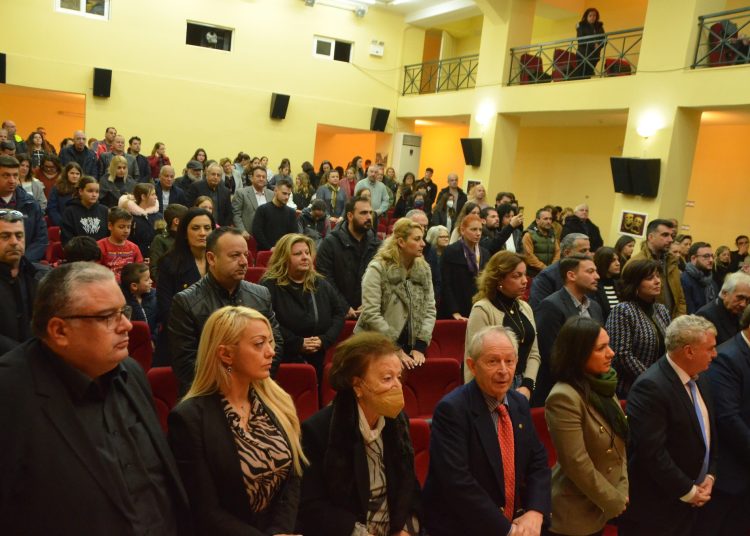 Πλήθος κόσμου στην κοπή της πίτας της Φιλαρμονικής Λεχαινών